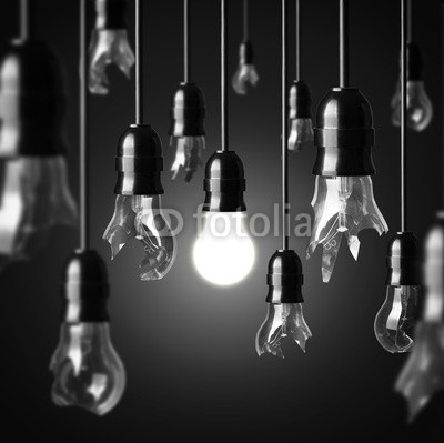 chones, idea concept with broken bulbs and one glowing bulb (ideen, glühbirne, licht, lampe, weiß, elektrisches licht, schwarz, entwerfen, foto shooting, electric, niemand, innovation, angestrahlt, kräfte, glühend, konzept, pause, hell, symbol, elektrizität, watt, versorgnung, steckdose, vertikal, haushal)