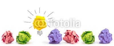 stockpics, Viele verworfene Konzepte... und die entscheidende Idee (geistesprodukt, abtrennung, papier, konzept, finden, gespann, probleme, erfolg, zielen, problemlösung, glühbirne, lockern, think, brainstorming, grün, glühbirne, strategie, ideen, haben, licht, lampe, gefunden, kreativ, bunt, zusammenarbeit, konzep)