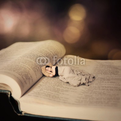 kevron2001, Woman sleeping on Bible. (frau, schlafen, bibel, bücher, christlich, religion, nacht, noppen, mädchen, heranwachsender, erwachen, klein, surreal, abstrakt, miniature, winzig, lesestoff, bibliothek, bibel, text, blatt, kissen, deckun)