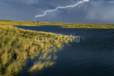 Blickfang, Sylt Gewitterstimmung mit Blitz (blau, deutsch, reiseziel, insel, meer, sand, urlaub, touristisch, nordsee, sylt, wasser, welle, stranden, gewitter, blit)