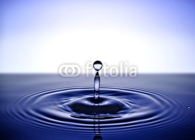 nasared, Wassertropfen, Tropfen, Water Drop (wasser, rieseln, wassertropfen, aufprall, aufsteigen, besinnung, bewegung, blase, blau, close-up, energie, erfrischend, erfrischend, fallen, farbe, flüssigkeit, frisch, gefroren, trinken, wasser, klar, luftblasen, makro, meteor, nass, physik, platsc)