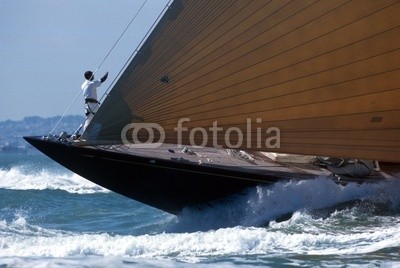 linous, America´s Cup Jubilee / Cowes (segelboot, bogen, fock, mann, welle, gischt, meer, blau, beige, segler, segelsport, segel, boot, schif)