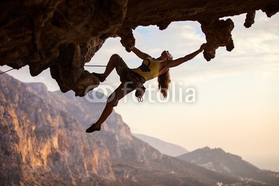 Andrey Bandurenko, Rock climber at sunset, Kalymnos Island, Greece (bergsteiger, klettern, frau, klettern, fels, mädchen, sonnenuntergänge, weiblich, extrem, felsen, höhe, hoch, griechenland, aktiv, betätigung, allein, wölben, schöner, schönheit, cave, abend, holding, insel, landschaft, blei, lebensstil, berg, natu)