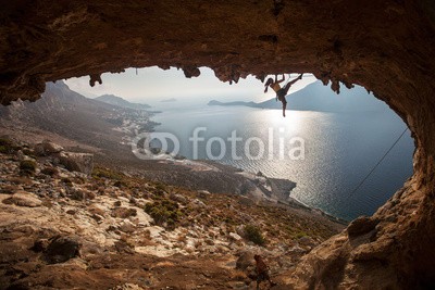 Andrey Bandurenko, Rock climbers at Kalymnos Island, Greece (bergsteiger, fels, klettern, klettern, sichern, seil, mann, griechenland, paar, weiblich, mädchen, hoch, meer, frau, berg, draußen, blei, insel, wölben, cave, betätigung, anblick, erfolg, stark, szenerie, aktiv, abend, leute, oberteil, sonne, jung, dac)