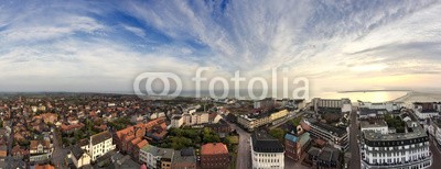 Blickfang, Borkum Panorama (blau, deutsch, reiseziel, insel, meer, sand, urlaub, touristisch, nordsee, wasser, panorama, welle, stranden, strandkorb, himmel, attraktion, europ)
