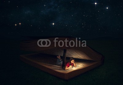 kevron2001, Woman reading inside huge Bible (frau, mädchen, nacht, zelten, stern, blitzlicht, himmel, dunkel, abend, raum, lesen, bibel, bücher, huge, surreal, allein, unsichtbar, konzept, christlich, religio)