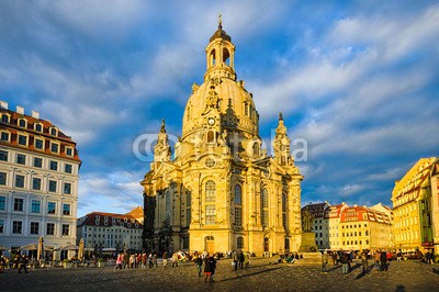 Mapics, Frauenkirche im Abendlicht, Dresden (dresden, frauenkirche, kirche, neumarkt, sachsen, turm, dom, architektur, deutsch, historisch, sehenswürdigkeit, stadt, stadt, skyline, gelb, abend, himmel, wolken, orientierungspunk)