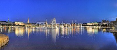 Marco2811, Alster Panorama (panorama, hamburg, hafen, beleuchtet, abendstimmung, skyline, stadt, rathaus, abend, abend, deutsch, fassade, stadtzentrum, kirche, kirche, michel, see, sehenswürdigkeit, spiegelung, beleuchtung, elba, hafenstadt, himmel, metropole, sonnenuntergäng)