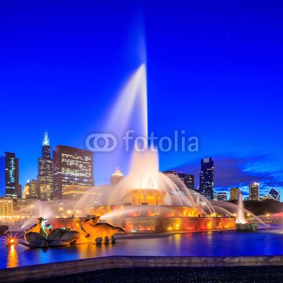 f11photo, Buckingham fountain at twilight (chicago, skyscraper, downtown, turm, reiseziel, amerika, uns, park, display, reisen, urbano, orientierungspunkt, attraktion, panoramisch, nacht, altersgenosse, skyline, licht, abend, buckingham, abenddämmerung, twilight, gebäude, bewilligen, berühm)