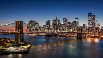 mandritoiu, Brooklyn Bridge and Downtown Manhattan at dusk (brooklyn bridge, new york city, stadt, new york city, skyline, new york city, stadtlandschaft, brücke, brooklyn, downtown, architektur, gebäude, business, karussell, abend, finanz-, financial district, hochhaus, orientierungspunkt, landschaft, lich)