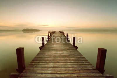 Jenny Sturm, Steg am See - Morgennebel (see, holzbrücke, sommer, stranden, brücke, sunrise, küste, landschaft, sonne, frühling, beschaulichkeit, allein, investor, kai, anblick, bavaria, montage, anlegestelle, abenddämmerung, allein, entspannen, entspannung, erholung, urlaub, früh)