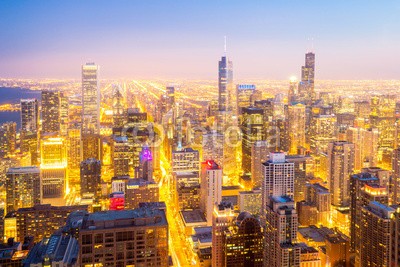 vichie81, Chicago City downtown at dusk (antennen, chicago, stadt, skyscraper, twilight, urbano, büro, illinois, stadtlandschaft, altersgenosse, downtown, midtown, mittlerer westen, uns, architektur, blau, brücke, stadtleben, stadtteil, financial district, horizontale, angestrahlt, bürogebäud)