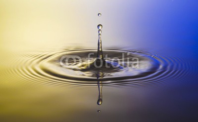 nasared, Wassertropfen, Tropfen, Water Drop (wasser, rieseln, wassertropfen, gelb, blau, aufprall, aufsteigen, besinnung, bewegung, blase, energie, erfrischend, erfrischend, fallen, farbe, flüssigkeit, frisch, gefroren, trinken, wasser, klar, luftblasen, makro, meteor, nass, physik, platsch, rege)