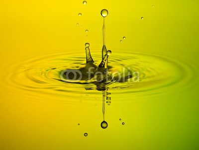 nasared, Wassertropfen, Tropfen, Water Drop (wasser, rieseln, wassertropfen, aufprall, blau, besinnung, bewegung, blase, close-up, energie, erfrischend, erfrischend, fallen, farbe, flüssigkeit, frisch, gefroren, trinken, wasser, klar, luftblasen, makro, meteor, nass, physik, platsch, regen, saube)