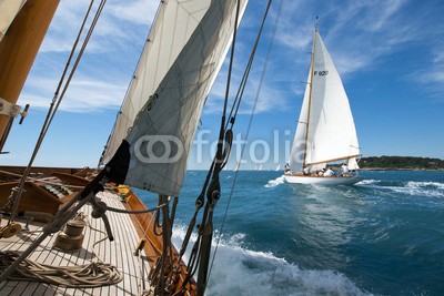 Donnerbold, Segelregatta klassischer Yachten (segelsport, regatta, yacht, segelsport, meer, mittelmeer, segel, lee, antibes, classic, yacht, côte d'azu)