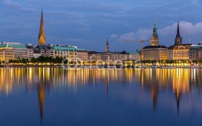 Leonid Andronov, Hamburg city center over the lake (hamburg, deutsch, stadt, see, town, nacht, halle, blau, skyline, europa, abend, kirche, stunde, alt, wasser, orientierungspunkt, stadtlandschaft, architektur, gebäude, twilight, licht, reisen, urbano, szene, turm, rivers, schöner, abenddämmerun)