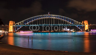 Taras Vyshnya, Sydney Harbour Bridge 02 Vivid (wölben, architektur, kunst, brücke, feier, stadt, bunt, farbe, unterhaltung, event, festival, hafen, haus, kaleidoskope, orientierungspunkt, picturesque, vorsprung, mast, besinnung, landschaftlich, sydney, reisen, urbano, lebendig, wasser, waterside, ns)