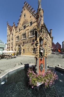 Blickfang, Rathaus Ulm mit Brunnen (deutsch, architektur, historisch, bejahrt, touristisch, sehenswürdigkeit, rathaus, donau, dom, kirche, dom, panorama, haus, reisen, urlaub, brunne)