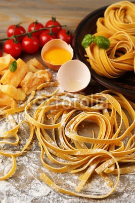 Africa Studio, Still life with raw homemade pasta and ingredients for pasta (life, roh, selbstgemacht, pasta, zutaten, backgrounds, kohlenhydrate, kirsche, kochen, kochen, kochkunst, kulinarisch, kultur, diät, getrocknete, trocken, ei, mehl, essen, frisch, gesundheit, gesund, zuhause, zutaten, italienisch, italien, küche, lunc)