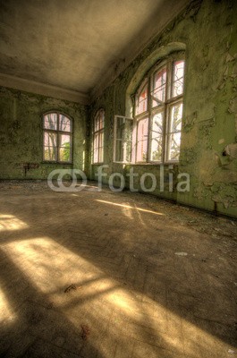 Thomas Otto, Renovierung Altbau (altbau, renovierung, leerstehend, fenster, ruine, korridor, verfall, verfallen, tür, eingang, architektur, dunkel, mystisch, gebäude, backstein, kaputt, entsetzen, hand, tisch, stuhl, einrichtung, zimmer, hooligan, bejahrt, fassade, gebäud)