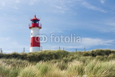 ryszard filipowicz, Lightouse on dune horizontal (leuchtturm, sanddünen, gras, sand, strand, sylt, navigation, konstruktion, himmel, meer, schiff, blau, turm, grün, weiß, norden, froh, licht, zaun, haus, insel, latte, natur, signale, draußen, deutsch, gestreift, tourismus, nordsee, nautisc)