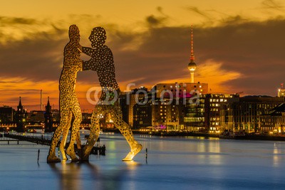 herby64, Molecule Man (berlin, sehenswürdigkeit, spree, hauptstadt, bootsfahrt, gäste, stadt, abend, stadt, investor, deutsch, abenddämmerung, fenster, urlaub, flux, gold, himmel, kunst, artwork, künstler, licht, wand, leute, morgens, nacht, ost, party, reise, reisende)