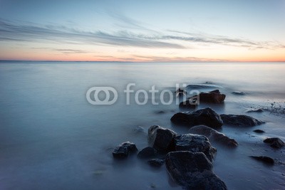 Michael, Steine im Meer - Seidenartiges Wasser (sunrise, sonnenuntergänge, ostsee, nordsee, stranden, brücke, steine, wasser, rot, gull, gull, sonne, wolken, himmel, rosa, glühbirne, wetter, urlaub, posters, sommer, herbst, frühling, boot, reise, hafen, urlaub, erholung, romantisch, liebe, bla)