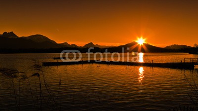 bakanahito, Hopfensee bei Füssen / Hopfen am See im Allgäu (beine, see, alps, berg, wasser, blue sky, bavaria, tourismus, hiking, spazieren, hiking, spaziergang, schwimmen, sonnenuntergäng)