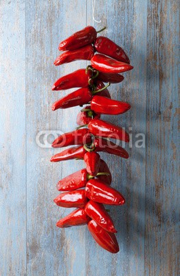 hiphoto39, Espelette peppers (pfeffer, essen, nahrung, ernährung, essen, gewürz, epikureer, gemüse, hot, blumenstrauss, rot, gesund, haken, natürlich, würze, aquitanien, typisch, frankreich, baskenland, stilleben, holz, rustikal, classic, far)