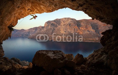 Andrey Bandurenko, Male rock climber on a cliff in a cave at Kalymnos, Greece (bergsteiger, fels, klettern, sport, klettern, griechenland, hoch, landschaft, meer, draußen, strampeln, abend, sonnenuntergänge, seil, extrem, silhouette, höhe, mann, insel, cave, schönheit, felsen, schöner, hängend, berg, erfolg, guy, anblic)