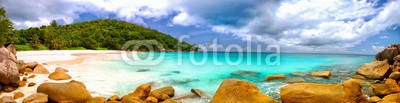 Oleksandr Dibrova, Anse Georgette beach panorama in Praslin Island, Seychelles (strand, sand, seychellen, fels, steine, küste, panorama, insel, lagune, granite, küstenlinie, küste, bellen, blau, wolken, reiseziel, exotisch, granite, idyllisch, natur, ozean, palme, panoramisch, paradise, entfernt, meer, sommer, surfen, beruhig)