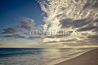 Nailia Schwarz, Cape Verde Beach (kap verde, insel, atlantic, ozean, meer, strand, sand, sandig, weiß, küste, sommer, sonne, froh, warm, sonnenuntergänge, abenddämmerung, sonnenuntergänge, einstellung, abend, sun rays, gold, gol)