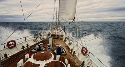 Alvov, Sailing in the storm (segelboot, sailing, yacht, segel, segelsport, segelschiff, meer, führung, wind, mittelmeer, abenteuer, freiheit, sommer, himmel, urlaub, lebensfreud)