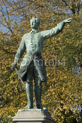 Blickfang, Denkmal Charles XII Stockholm (hauptstadt, schweden, europa, historisch, architektur, touristisch, herbst, jahreszeit, september, october, baum, himmel, blau, stockholm, haus, haus, rot, grün, denkmal, charle)