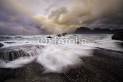 inigocia, Lofoten coast at sunset, Norway (norge, lofoten, strand, ozean, meer, natur, backgrounds, wasser, fjord, sonnenuntergänge, himmel, reisen, landschaft, steine, berg, küste, schöner, schönheit, natürlich, licht, draußen, winter, welle, europa, wild, schnee, fels, sand, wolken, horizon)