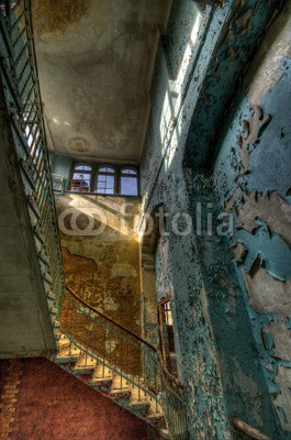 Thomas Otto, Treppenhaus (treppenhaus, treppe, altbau, renovierung, leerstehend, fenster, ruine, korridor, verfall, verfallen, tür, mystisch, eingang, architektur, dunkel, gebäude, backstein, kaputt, entsetzen, hand, tisch, stuhl, einrichtung, zimmer, hooligan, bejahrt, fassad)