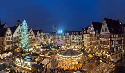 Blickfang, Weihnachtsmarkt Frankfurt Römer Panorama (weihnachten, christbaumschmuck, geschosse, rot, schnee, weiß, engel, körbe, ornament, geschenk, advent, feier, spaß, überraschen, tannenbäume, christbaum, weihnachtsmarkt, panorama, beleuchtet, licht, lampe, christbaum, frankfurt, römisch, nach)