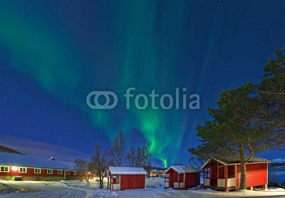 Blickfang, Nordlicht in  Norwegen Campinghütten (lofoten, norge, rot, polarkreis, winter, arktis, nacht, niemand, licht, nordlicht, beleuchtet, natur, dunkel, landschaft, himmel, leuchtturm, nordlicht, schnee, grün, wasser, fjord, campin)