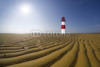 Blickfang, Leuchtturm auf Sylt (leuchtturm, stranden, sylt, sommer, rot, weiß, blau, himmel, urlaub, entspannung, küste, seelandschaft, tourismus, gras, landschaft, welle, panorama, sonne, insel, friesland, deutsch, wildnis, sand, spiegelung, erscheinun)