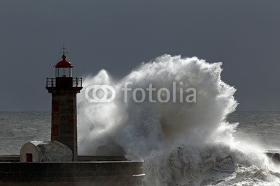 Zacarias da Mata, Lighthouse storm (sturm, leuchtturm, tsunamis, orkan, welle, meer, ozean, groß, wind, wetter, himmel, natur, wasser, blau, dramatisch, gefahr, weiß, atlantic, licht, küste, kräfte, schwer, leuchtfeuer, stürmisch, wirbelsturm, farbe, katastrophe, gott, landschaf)