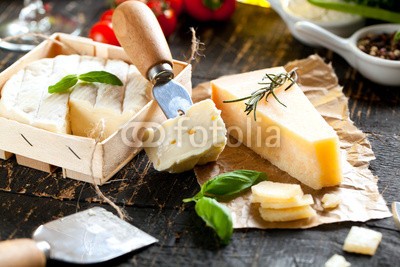 karepa, Parmesan käse (parmesan, camembert, tomaten, abendessen, bauernhaus, büffet, cheddar, different, essen, körper, frisch, gesund, glas, gruppe, grün, hart, hintergrund, holz, imbiss, italien, italienisch, käserei, köstlich, lebensmittelgeschäft, lecker, lunch, milc)