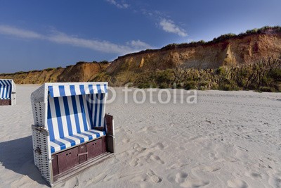 Blickfang, Strandkorb am  Strand von Sylt Kampen rotes Kliff (blau, deutsch, reiseziel, insel, meer, sand, urlaub, touristisch, nordsee, sylt, wasser, panorama, welle, stranden, strandkorb, himmel, attraktion, norderney, europa, kampen, ro)