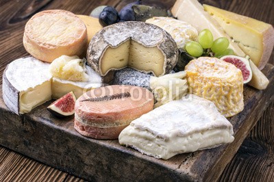 HLPhoto, Cheese Plate (käse, käseplatte, camembert, gestaltet, gewaschen, milchprodukte, kruste, rustikal, holzbrett, weintraube, büffet, brie, kraut, parmesan, laktose, biologisch, vorspeisen, französisch, italienisch, delikatesse, close-up, foodie, orange, gelb, alt, hol)