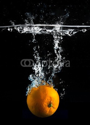 Giuseppe Porzani, arancia splash in fondo nero (orange, obst, wasser, nass, gischt, zitronenbaum, flüssig, frische, unterwasser, orange, biologisch, scheibe, perlen, essen, diätetik, blase, innerhalb, isoliert, organisch, essen, ernährung, tauchen, spiegelung, welle, diät, frisch, bewegun)