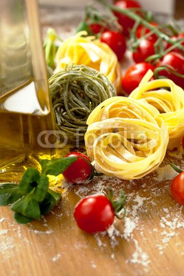 karepa, frische hausgemachte  tagliatelle (tagliatelle, abendessen, basilikum, essen, fettuccine, foodie, frisch, gelb, gesund, gewalzt, gruppe, hintergrund, häusliche, isoliert, italien, italienisch, kochen, kochkunst, kultur, küche, lunch, mahlzeit, makkaroni, pulver, mittelmeer, niemand, nude)