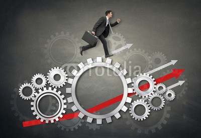 Coloures-pic, Mann laufend auf Zahnrädern (mann, rad, dienstleistungen, erfolg, gefangener, zahnrad, richtungen, business, karriere, diagramm, zeichnen, gewinn, arbeit, job, alltag, leben, aufgaben, geschichte, energie, hinaufgehen, siegespreis, herausforderung, energie, laufen, kreis, men at wor)