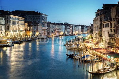 Iakov Kalinin, Grand Canal in sunset time, Venice, Italy (tourismus, europa, italien, sonnenuntergänge, gondel, venedig, orientierungspunkt, architektur, abenddämmerung, venezianisch, licht, rialto, himmel, reisen, nacht, wasser, stadtlandschaft, venedig, kanal, verkehr, straße, hoheitsvoll, kultur, flüge)