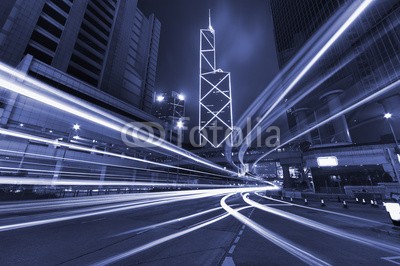 leeyiutung, Night Traffic in Hong Kong (verkehr, straße, raced, hauptverkehrszeit, urbano, china, hong kong, nacht, stadt, licht, stirnlampe, downtown, hauptstädtisch, stirnlampe, angestrahlt, business, altersgenosse, kong, kommerzielle, skyline, highway, verschwommen, twilight, asien, gebäud)