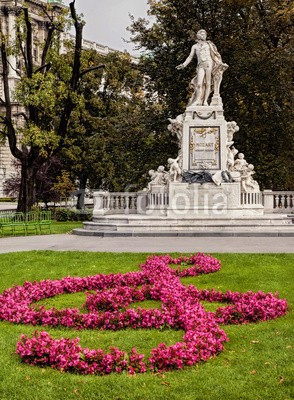 Blickfang, Mozartdenkmal  Wien (wien, österreich, europa, sehenswürdigkeit, architektonisch, geschichtlich, stadtlandschaft, reiseziel, urlaub, historisch, gebäude, orientierungspunkt, key, blume, denkmal, mozart, musiker, komponist, künstler, stad)