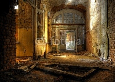 Grischa Georgiew, Beelitz Heilstätten 2 (ruine, verfallen, sonne, sonnenstrahl, stuhl, licht, gebäude, kaputt, klapprig, aufpolieren, instandsetzung, wand, stimmung, melancholie, mauerwerk, wand, innerlich, fenster, fensterrahmen, verschmutzt, verschmutzt, mystisch, surreal, szene, dd)